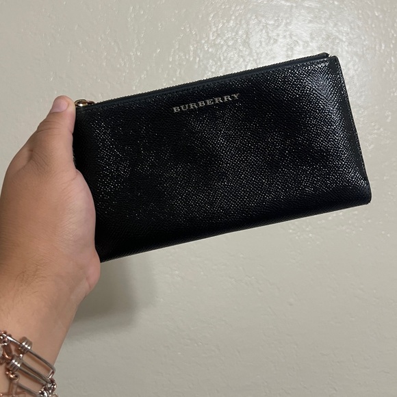 Burberry Black Wallet in Great Condition - Picture 1 of 9